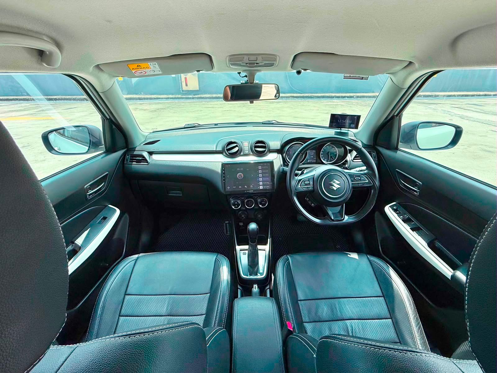 Suzuki Swift 1.0T GLX photo 5